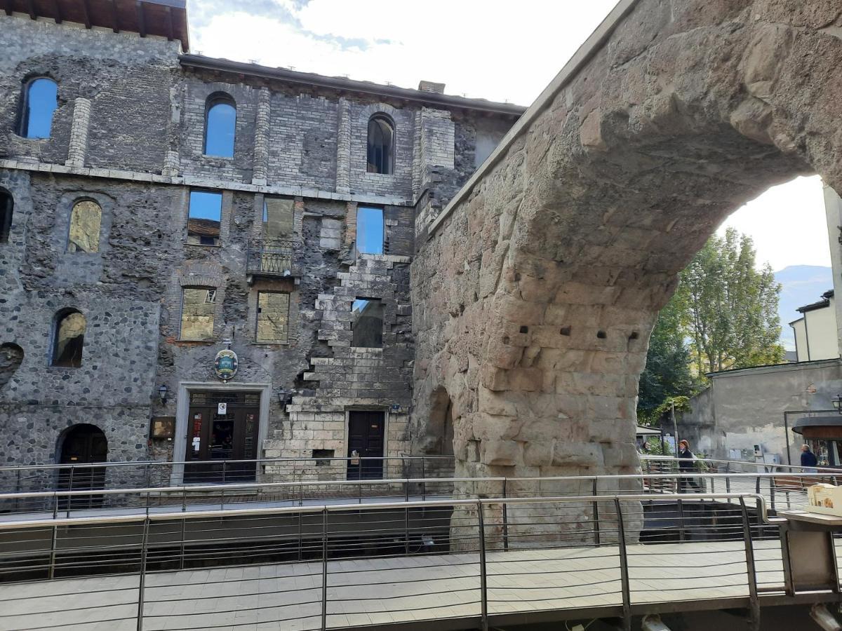 Galanthus Apartment Aosta Bagian luar foto